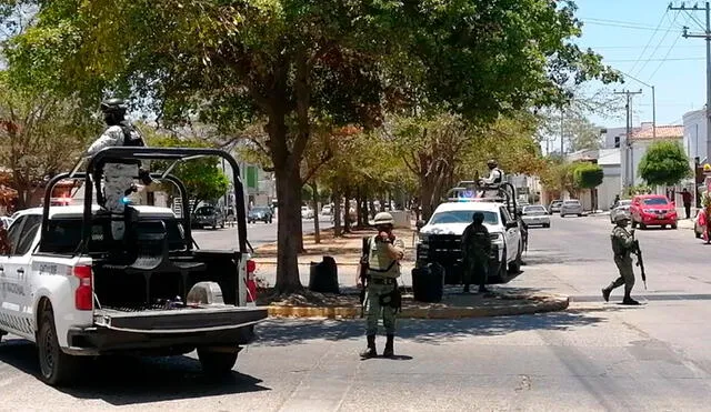 Militares respondieron al ataque armado de cinco vehículos en Culiacán, México. Foto: El Universal