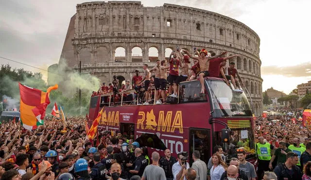 El primer campeón de la UEFA Conference League fue la Roma. Foto: Twitter AS Roma