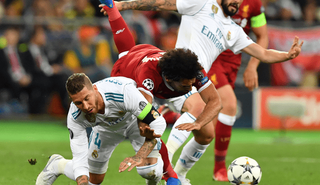 Mohamed Salah salió lesionado en la final de la Champions League 2017-18. Foto: EFE