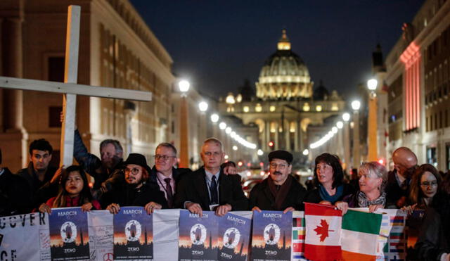 Víctimas exigieron este lunes 23 de mayo el inicio de las investigaciones. Foto: EFE