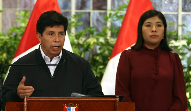 "Se sanciona el trabajo y el esfuerzo que hacemos a través del Gobierno", dijo el presidente Pedro Castillo en respaldo a Betssy Chávez. Foto: MTPE