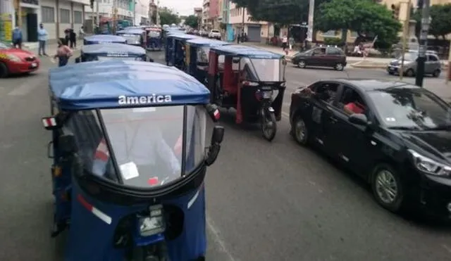 Mototaxistas de la región Piura