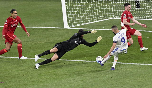Real Madrid vs. Liverpool: Karim Benzema anotó, pero VAR se lo anuló. Foto: EFE