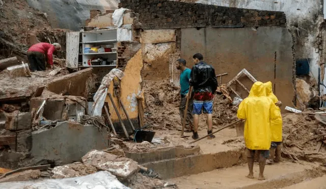 El presidente Bolsonaro ha dicho que irá al lugar del desastre el día de mañana, lunes 30 de mayo, para seguir de cerca la tragedia. Foto: AFP