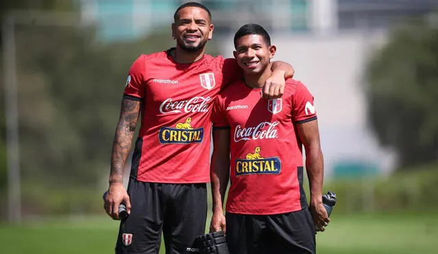 Dos más. El zaguero Alexander Callens y el mediocampista Edison Flores ya entrenan bajo las órdenes de Ricardo Gareca. Foto: FPF