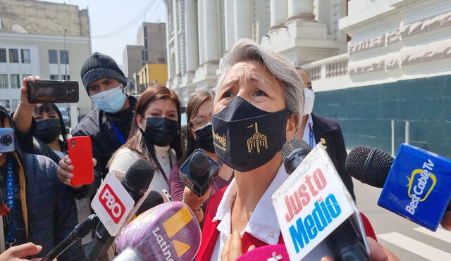 La congresista de Perú Libre indicó que “si es que ha cometido alguna infracción, (Dina Boluarte) tendrá que ser sancionada por ello”. Foto: Giuliana Castillo / URPI-LR