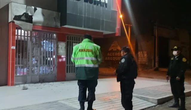 Agentes policiales de El Milagro llegaron al lugar para iniciar las indagaciones respectivas. Foto: Thiago Acosta