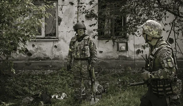 Militares ucranianos resguardando la ciudad de Lysytsansk, en la región ucraniana oriental de Donbas. Foto: AFP