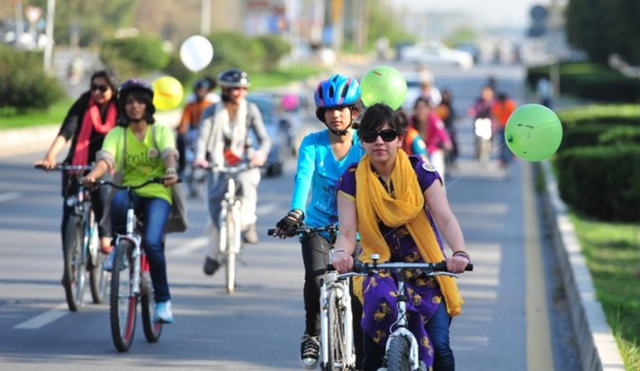 El Día Mundial de la Bicicleta recuerda la importancia de utilizar este medio de transporte en beneficio del medio ambiente. Foto: AFP