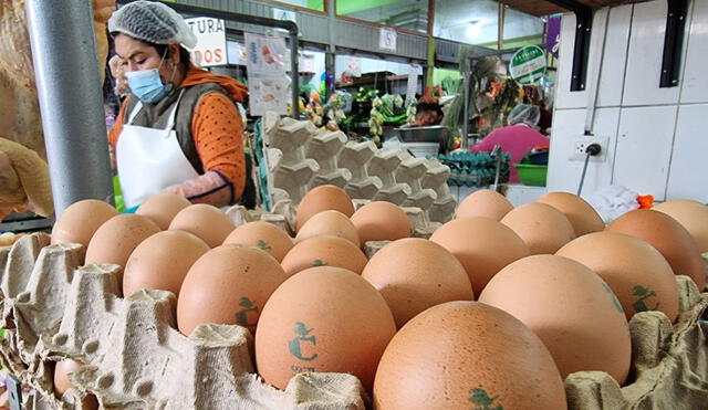 El precio más bajo del kilo de huevos se registró en el mercado Caquetá (San Martín de Porres). Foto: Deysi Portuguez/URPI-LR