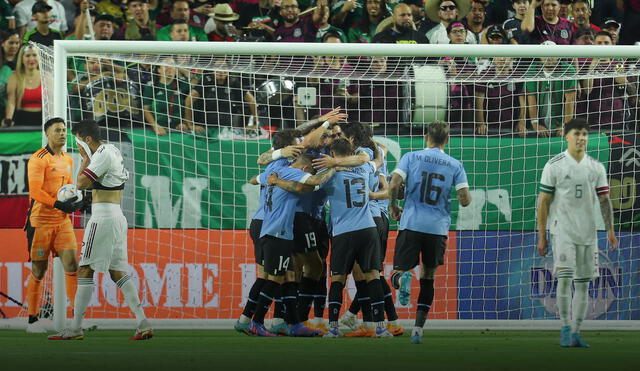 Uruguay se fue al descanso con el marcador 1-0 a su favor. Foto: Sports Center