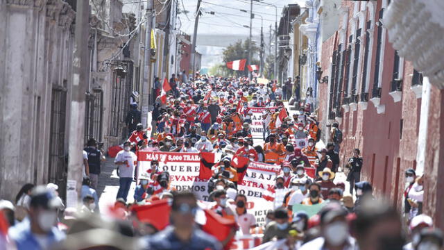 Protestas. Son casi 9 mil trabajadores de Las Bambas que temen perder sus trabajos. Foto: La República