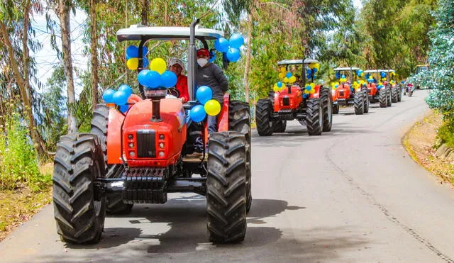 La flota de 5 tractores dará más impulso a la agricultura. Foto: FSACh