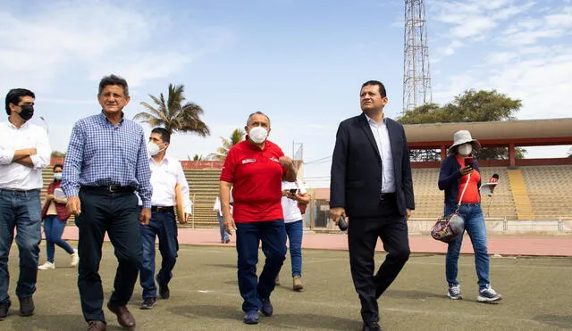 Máximo Pérez Zevallos visitó las instalaciones del estadio Elías Aguirre. Foto: GRL