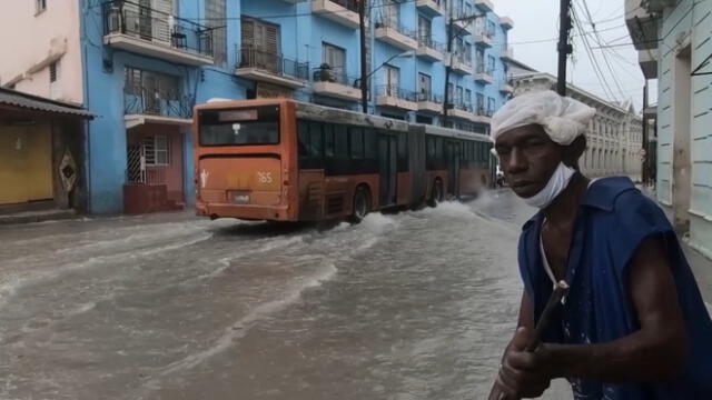 Fuertes lluvia en La Habana también han generado evacuaciones masivas y un corte en el suministro de electricidad. Foto: EFE