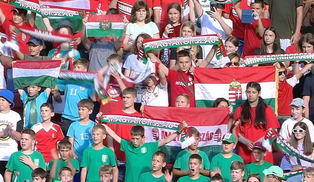 Los pequeños hinchas de Hungría no tuvieron problemas para ingresar al estadio pese a la sanción vigente. Foto: captura de ESPN