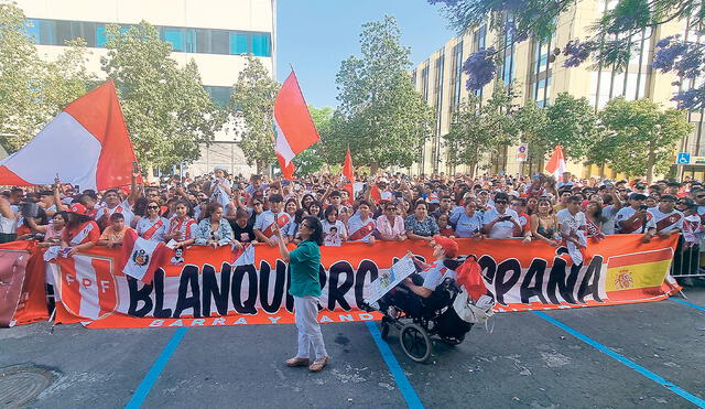 Unidos. El tradicional banderazo presente en Barcelona. Foto: difusión