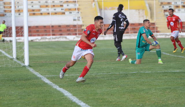 Luis Acuy le dio la victoria al equipo chiclayano en los minutos finales. Foto: Clinton Medina | La República