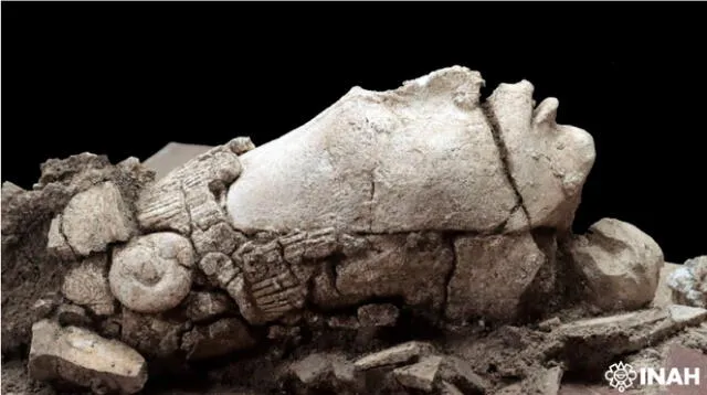 En una expedición encontraron una cabeza estucada que representa al joven maya dios del maíz. Foto: INAH