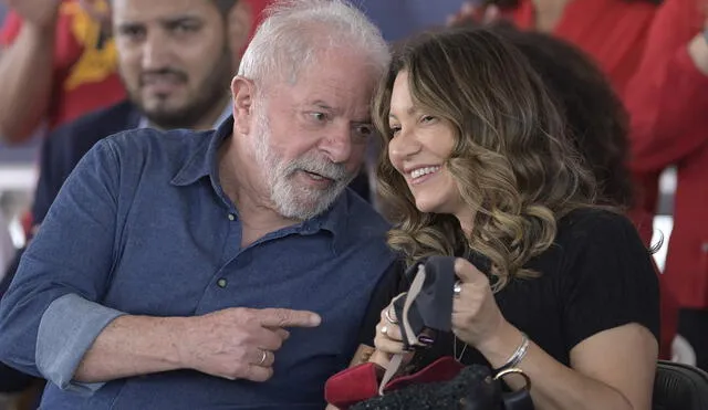 El expresidente brasileño Luiz Inácio Lula da Silva junto a su esposa Rosangela da Silva. Foto: AFP