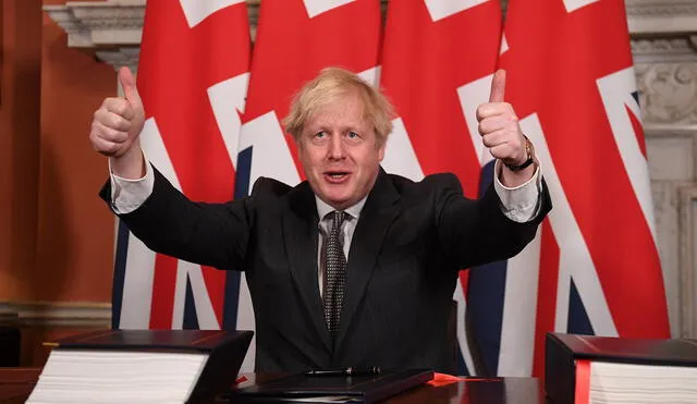 Johnson se había dirigo a sus filas, a puerta cerrada en una sala del parlamento de Westminster, para intentar convencerlos. Foto: AFP