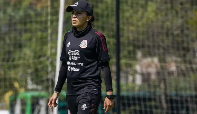 Ana Galindo es la entrenadora del equipo femenil sub-17 de México. Foto: @Panda_ana85/Twitter