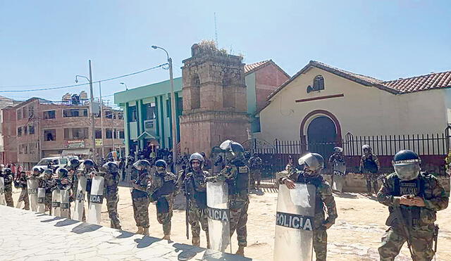 Desconcierto. Ayer, un fuerte contingente policial y militar ha llegado a la zona del conflicto en Apurímac. Hay incertidumbre. Foto: difusión