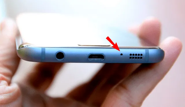 Todos los smartphone tienen este agujero en la parte baja. Foto: iPhoneros