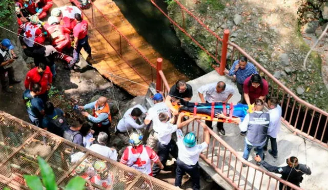 El colapso del puente en Cuernavaca pudo deberse a la falta de mantenimiento de uno de los soportes. Foto: Margarito Pérez/ Cuarto Oscuro