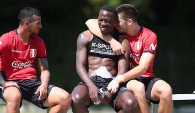 Luis Advíncula se luce junto a Santiago Ormeño en los entrenamientos. Foto: Instagram