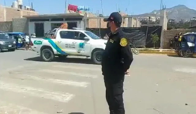 El cuerpo del joven quedó tendido en una vereda. Foto: captura de video radio Ke Buena