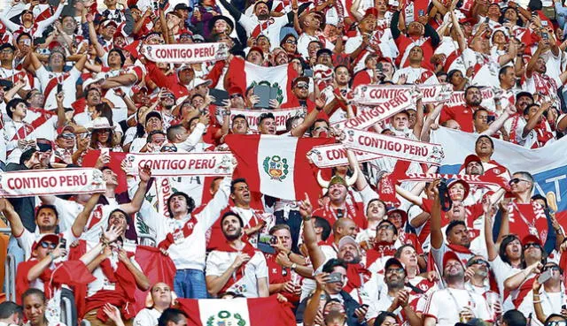 La hinchada peruana tuvo como himno el cántico "Cómo no te voy a querer" en el Mundial Rusia 2018. Foto: AFP