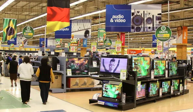 Aproximadamente, el 85% de los peruanos realizará compras en centros comerciales. Foto: Andina