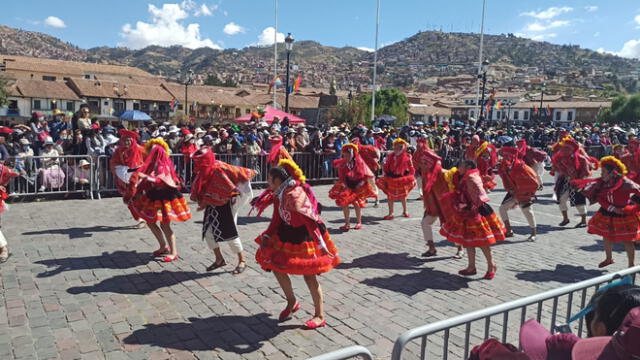 Estudiantes presentaron su saludo a Cusco. Foto: URPI/Alexander Flores