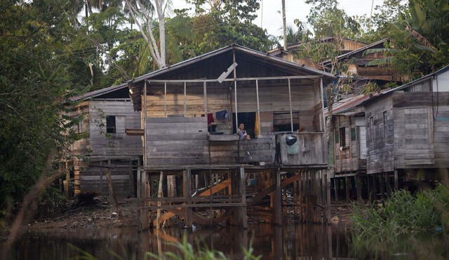 Vista de casas en la comunidad ribereña de Cachoeira, el último lugar donde el indigenista Bruno Pereira y el periodista Dom Phillips fueron vistos con vida. Foto: AFP