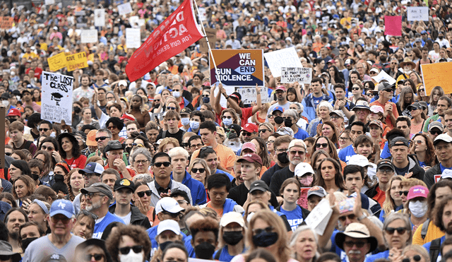 Miles de defensores del control de armas se unen a la "Marcha por nuestras vidas" mientras protestan contra la violencia armada. Foto: AFP