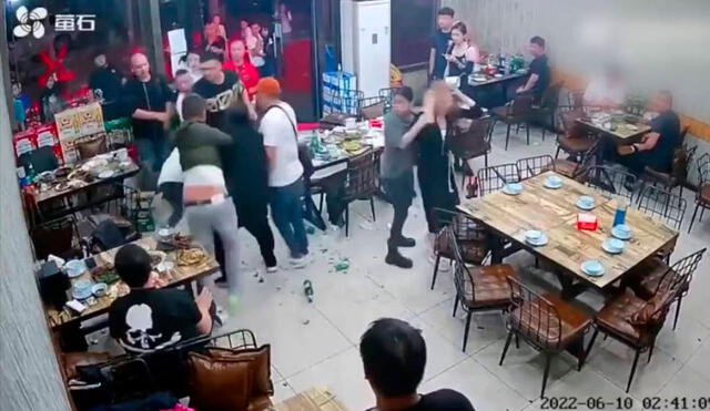 Nueve personas fueron arrestadas tras un brutal ataque contra un grupo de mujeres en un restaurante en Hebei, China. Foto: captura-Twitter