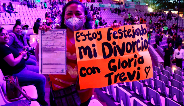 La mujer se mostró muy contenta en el concierto de Gloria Trevi. Foto: composición/ @TrevilandersGT_/Twitter