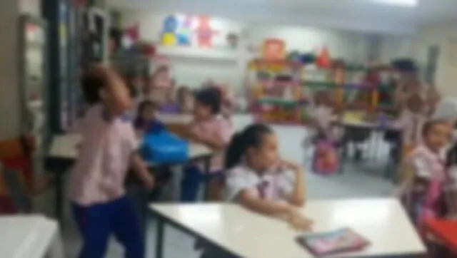 Niños en colegio de Medellín gritando el nombre de Petro. Video: 2020Noticias