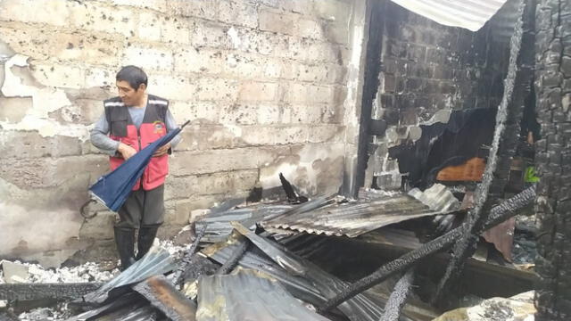 Incendio afectó a dos familias que lo perdieron todo. Foto: Pachamama