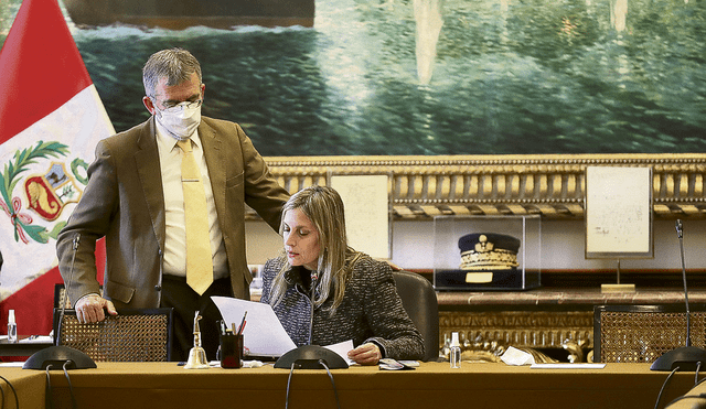 La lampa. María Alva convocó a nueva sesión de comisión para elección del defensor. Foto: difusión