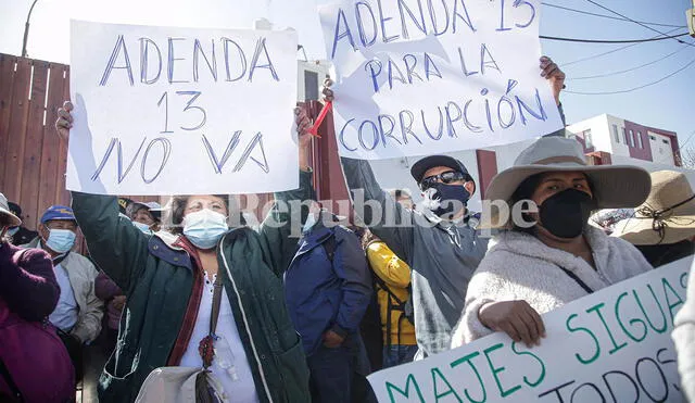 Los opositores protestaron nuevamente este martes en los exteriores del Gobierno Regional de Arequipa. Foto: Rodrigo Talavera/La República