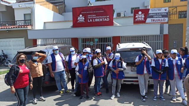 Militantes de APP piden ampliación de plazo de inscripción de listas. Foto: Y. Goicochea/La República