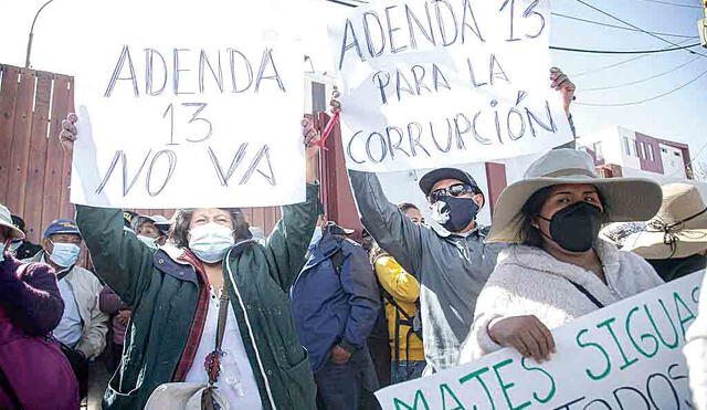 Reclamo. Ayer pobladores protestaron en sede regional. Foto: La República