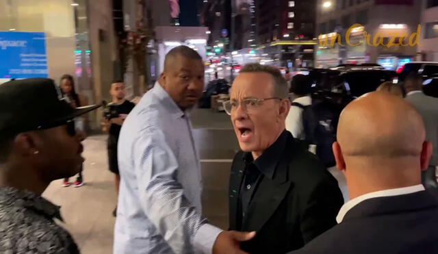 Tom Hanks se molestó con los fans que lo esperaron a la salida de un restaurante. Foto: captura de Mirror