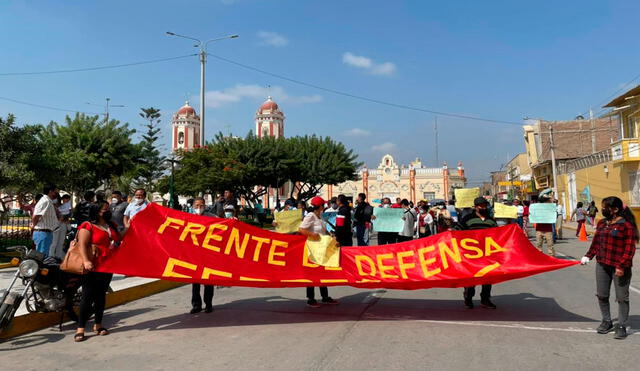 Pobladores realizaron protesta pacífica en inmediaciones de parque principal de Ferreñafe. Foto: La República
