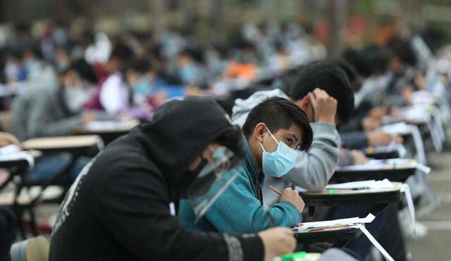 Estudiantes suelen tomar en cuenta el salario para elegir qué carrera estudiar en la universidad. Foto: Andina