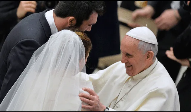 En cuanto a las relaciones sexuales dentro del matrimonio, el papa Francisco sostuvo que estas serían relevantes para “alimentar el amor conyugal, preservándolo de cualquier manipulación”. Foto: AFP