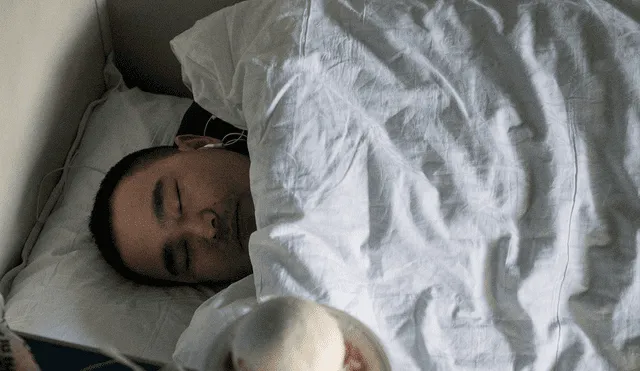 El influencer del sueño dice que genera más de 30.000 dólares al mes, solo por grabarse en vivo durmiendo. Foto: AFP