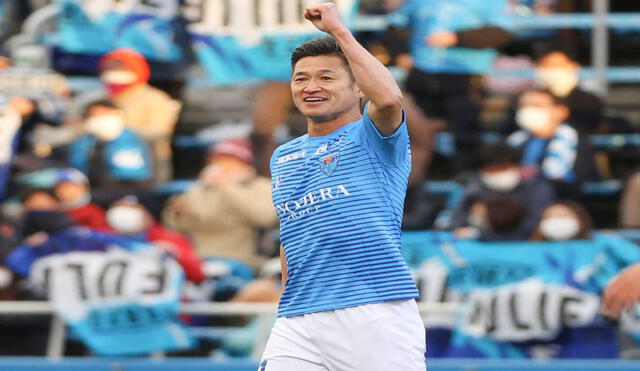 Con 55 años, Kazuyoshi Miura sigue en actividad dentro del fútbol. Foto: AFP